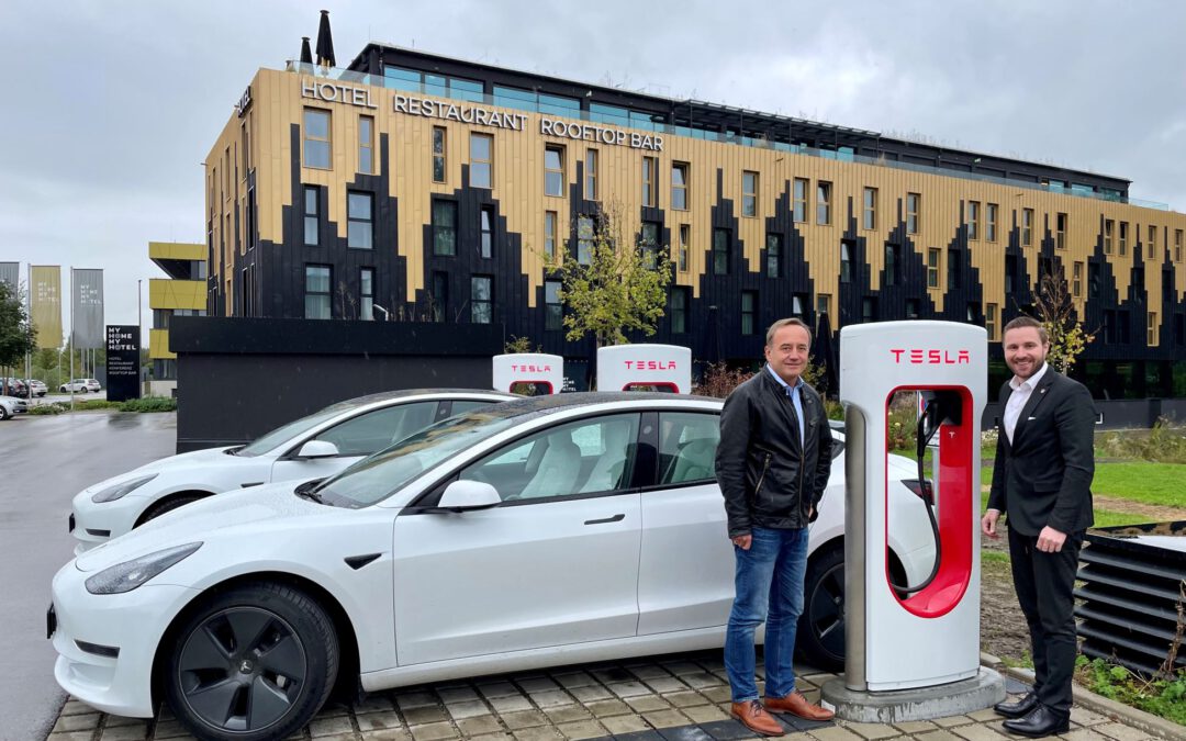 Tesla Supercharger am Oberfeld