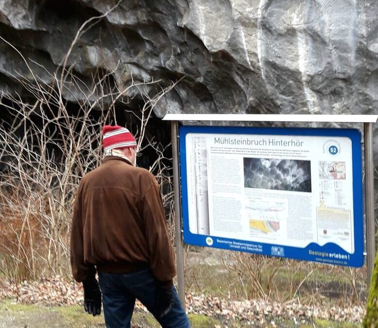 Spaziergang zu einem Geodenkmal