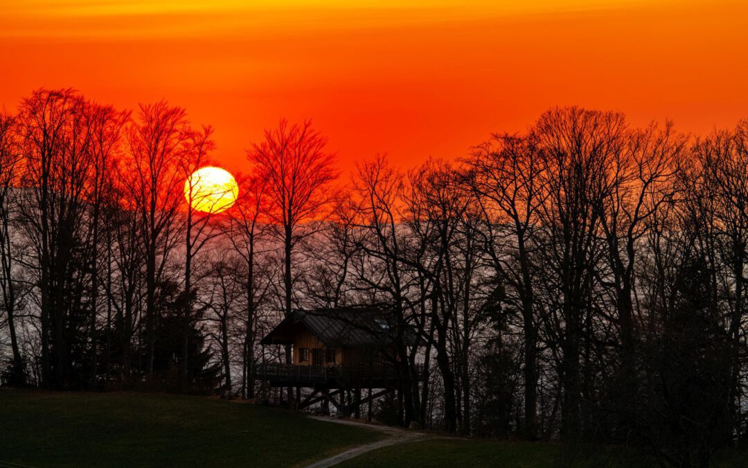 Feuriger Sonnenuntergang am Samerberg