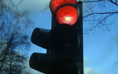 Zuerst nach vorne, dann rückwärts: Unfallserie an Rosenheimer Kreuzung