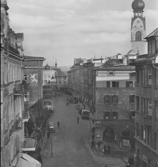 historische Aufnahme vom Max-Josefs-Platz in Rosenheim um die Zeit 1920