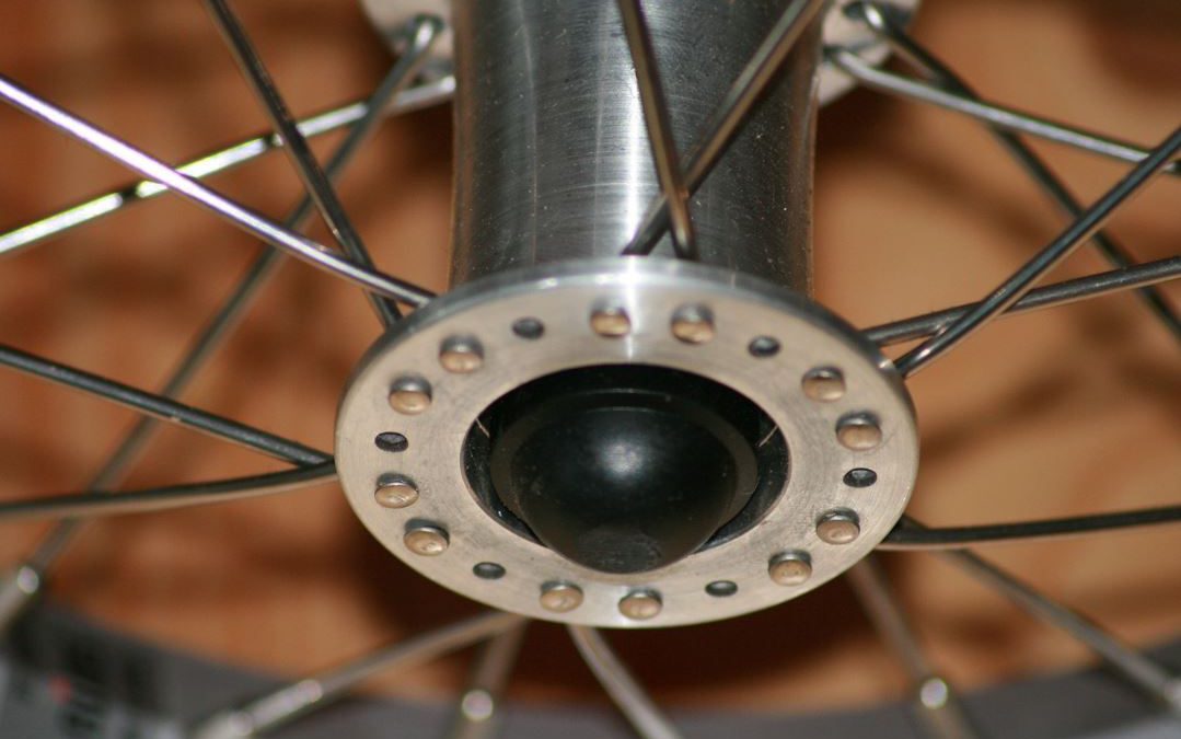 Mit Füßen in Speichen geraten