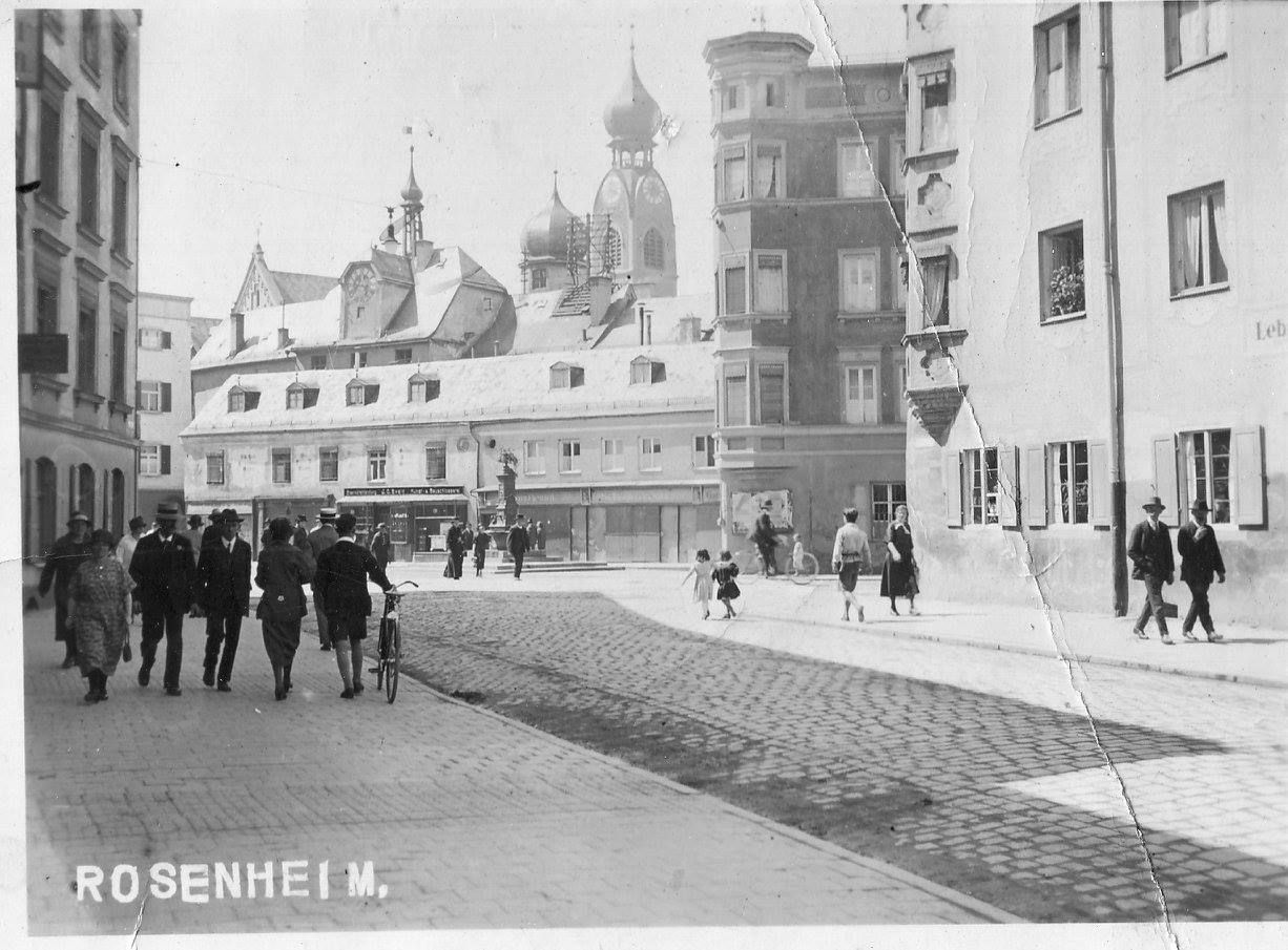 Foto aus dem Jahr 1928. Auf dem Foto zu sehen ist die Kufsteinerstrasse mit Blick auf Ludwigsplatz in Rosenheim