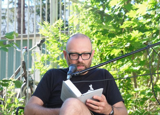 Markus Ostermair bei der Lesung. Foto von Johannes Müller