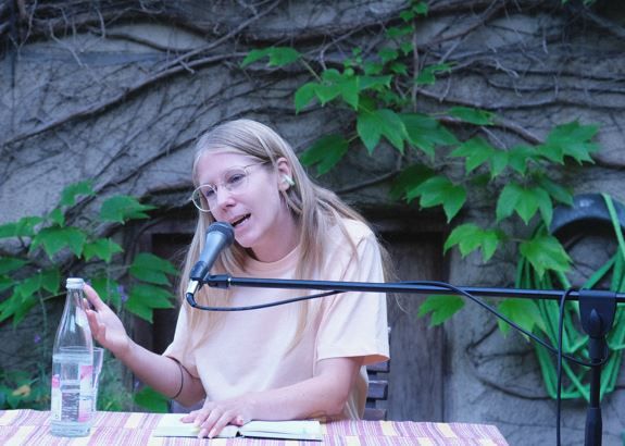Jovana Reisinger bei ihrer Lesung in Rosenheim