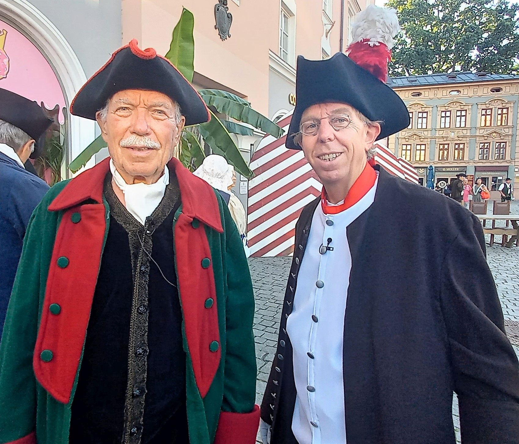 Zwei Akteure des Stadtspiel Rosenheim
