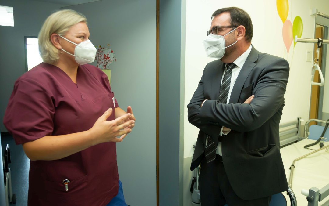 Holetschek besucht RoMed Klinikum Rosenheim