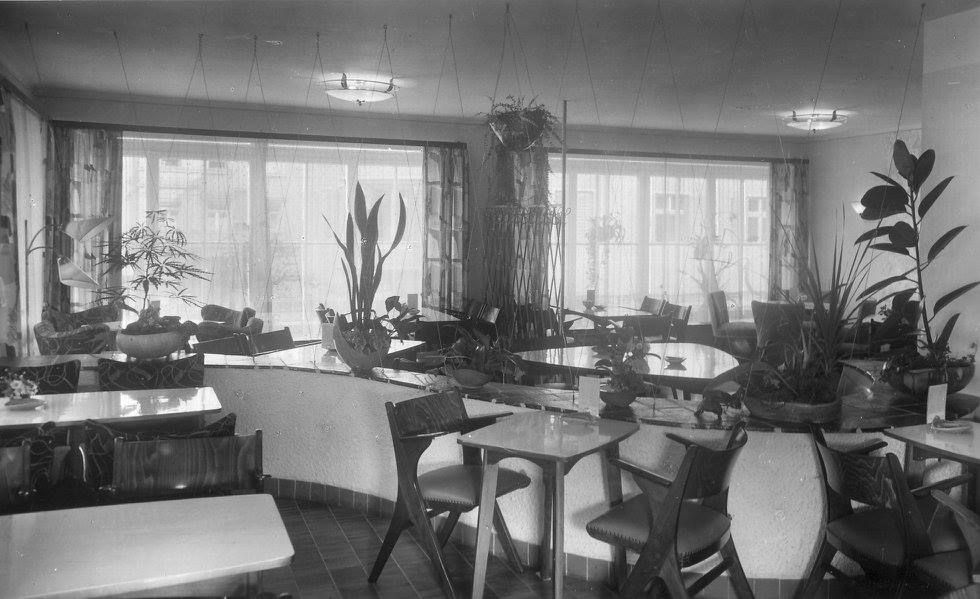 Cafè Weth Rosenheim im Jahr 1954. Blick in das Innere