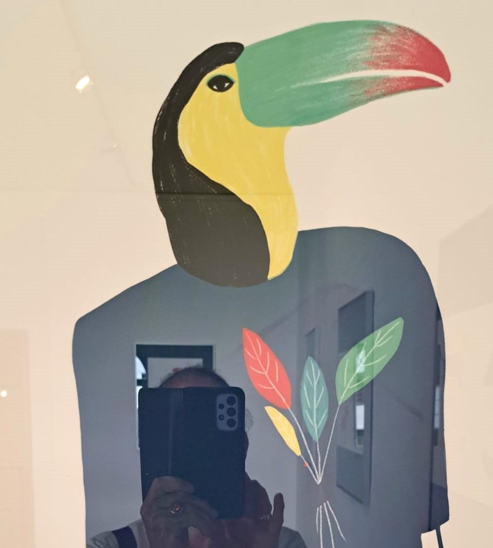 Zeichnung eines Tukans in Anzug