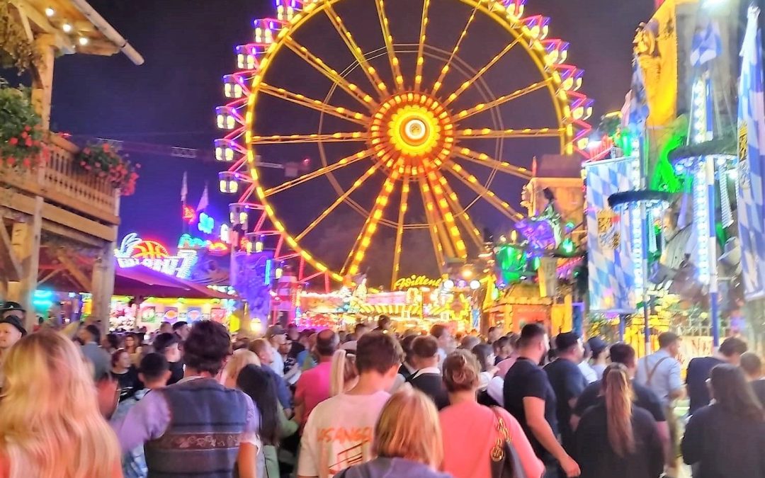 Nächtlicher Trubel auf der Wiesn