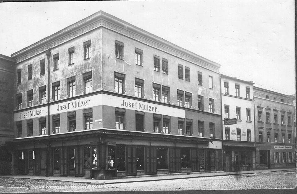 Haus der Firma Mulzer am Ludwigsplatz in Rosenheim im Jahr 1920