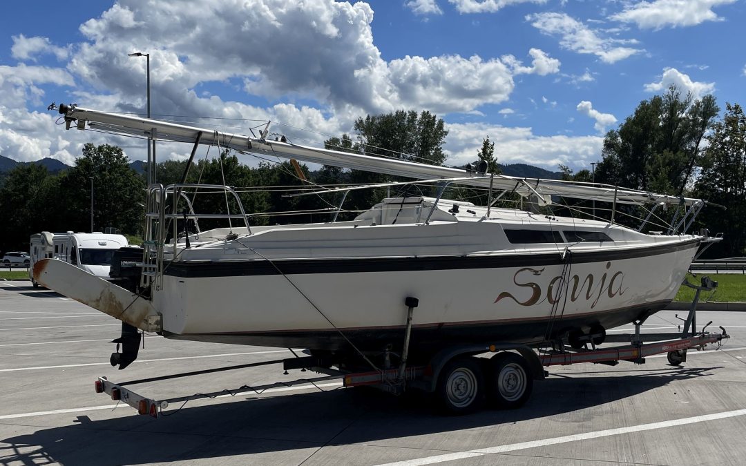 Gestohlenes Segelboot zurückgelassen