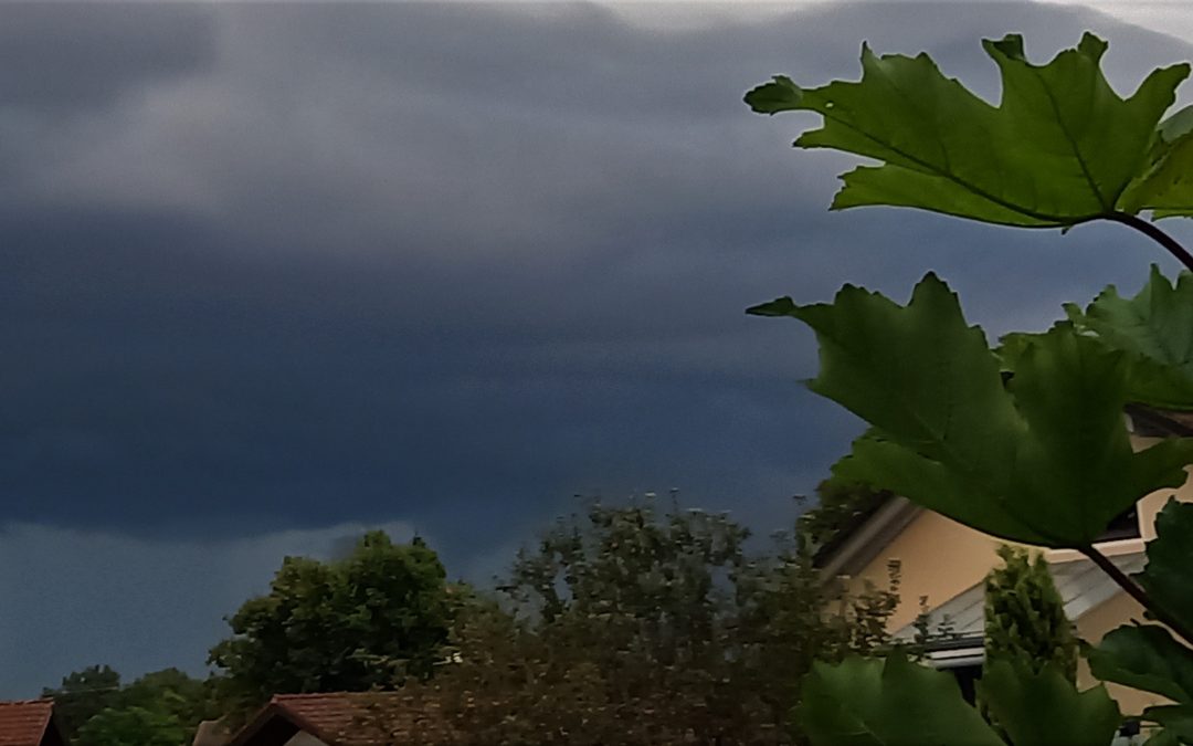 Gewitter zieht auf Rosenheim zu