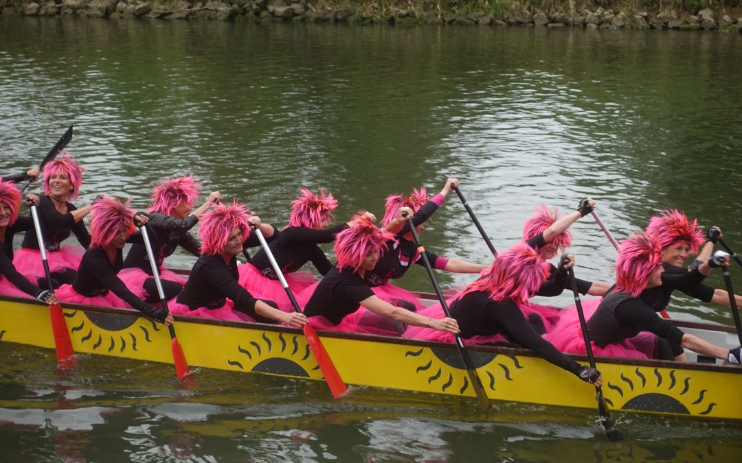 Wettkampf und Gaudi beim Drachenbootrennen