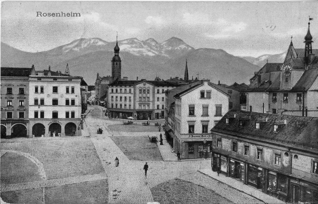 Ludwigsplatz in Rosenheim mit Bergkulisse im Hintergrund um ca. 1900 herum