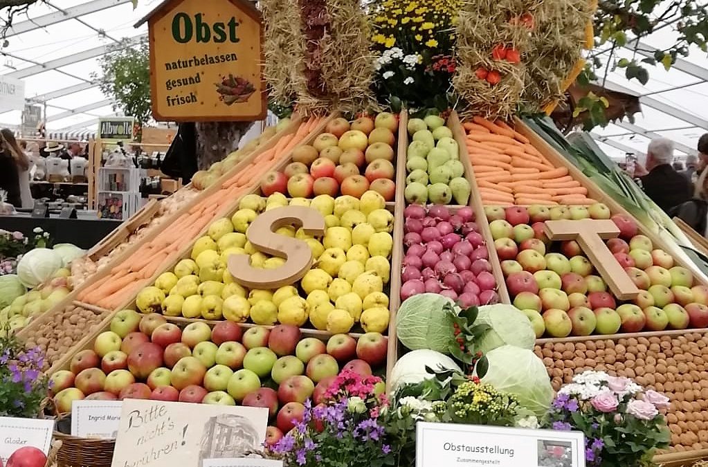 Unfallflucht im Trubel des Apfelmarktes