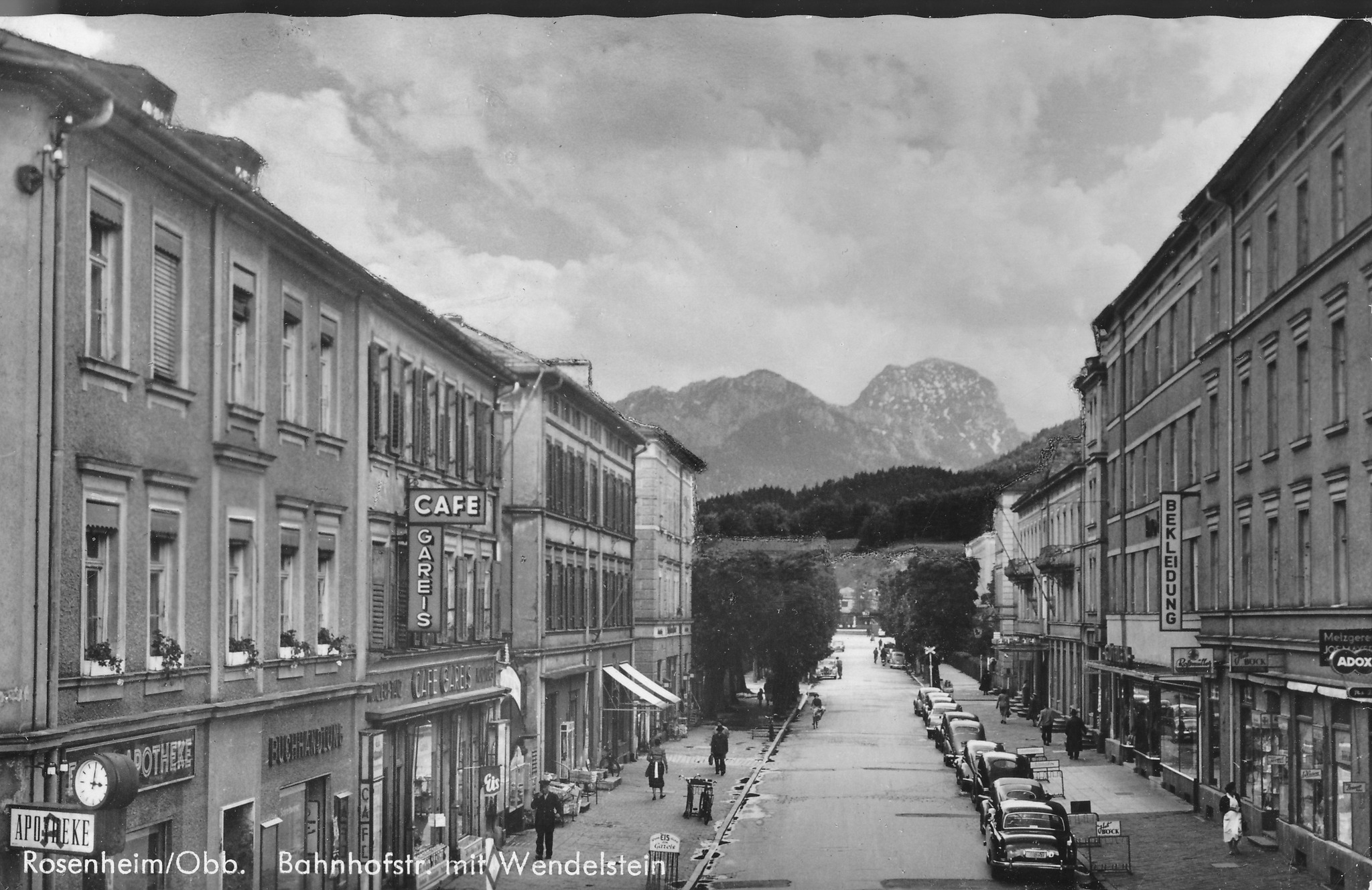Blick auf die Bahnhofstrasse in Rosenheim im Jahr 1956