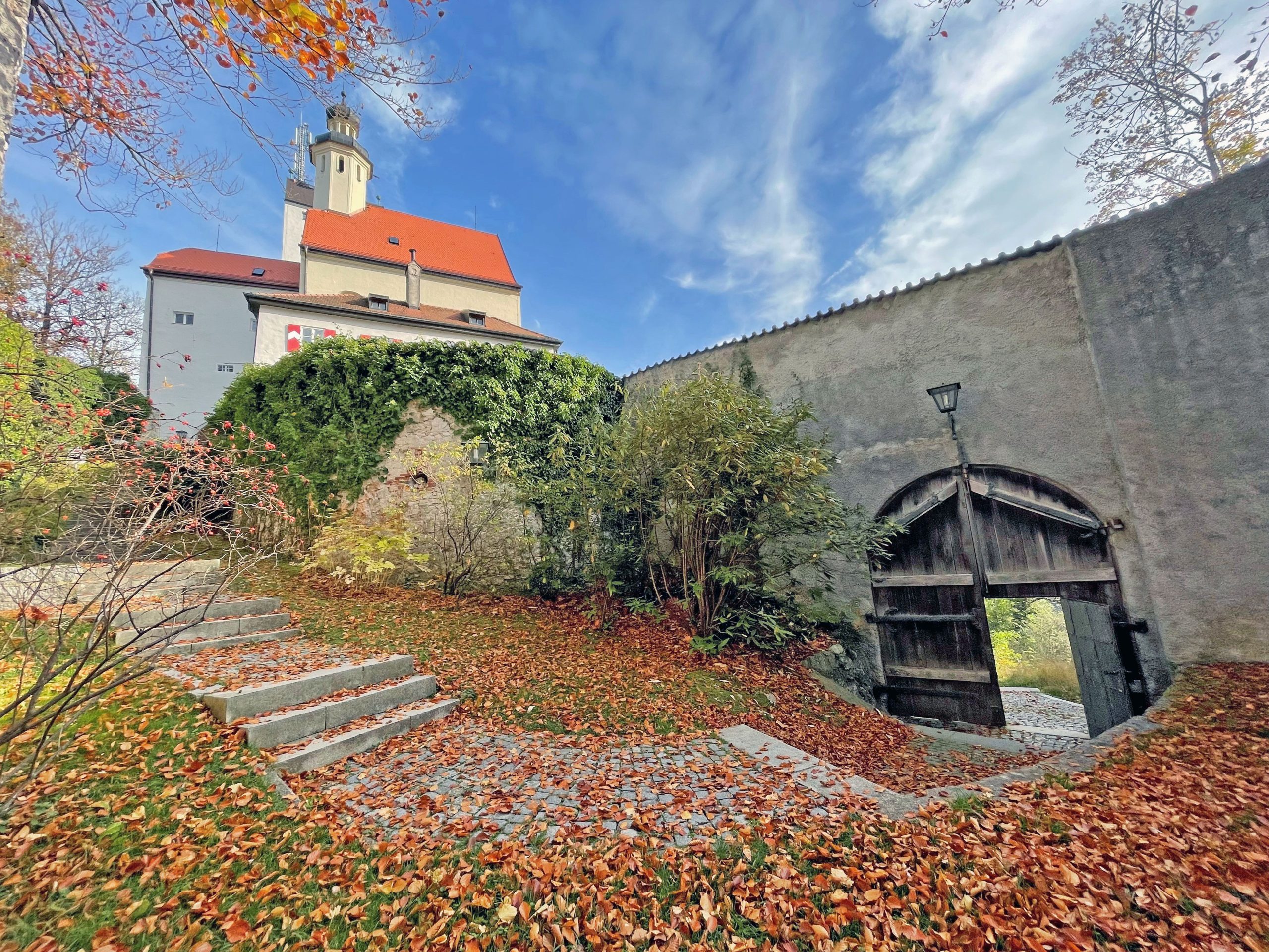 Blick auf Schloss Hohenaschau im Landkreis Rosenheim