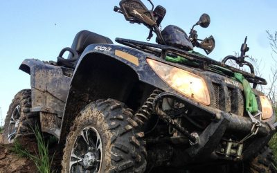 Quad überschlägt sich bei Gstadt am Chiemsee – Fahrer alkoholisiert verletzt