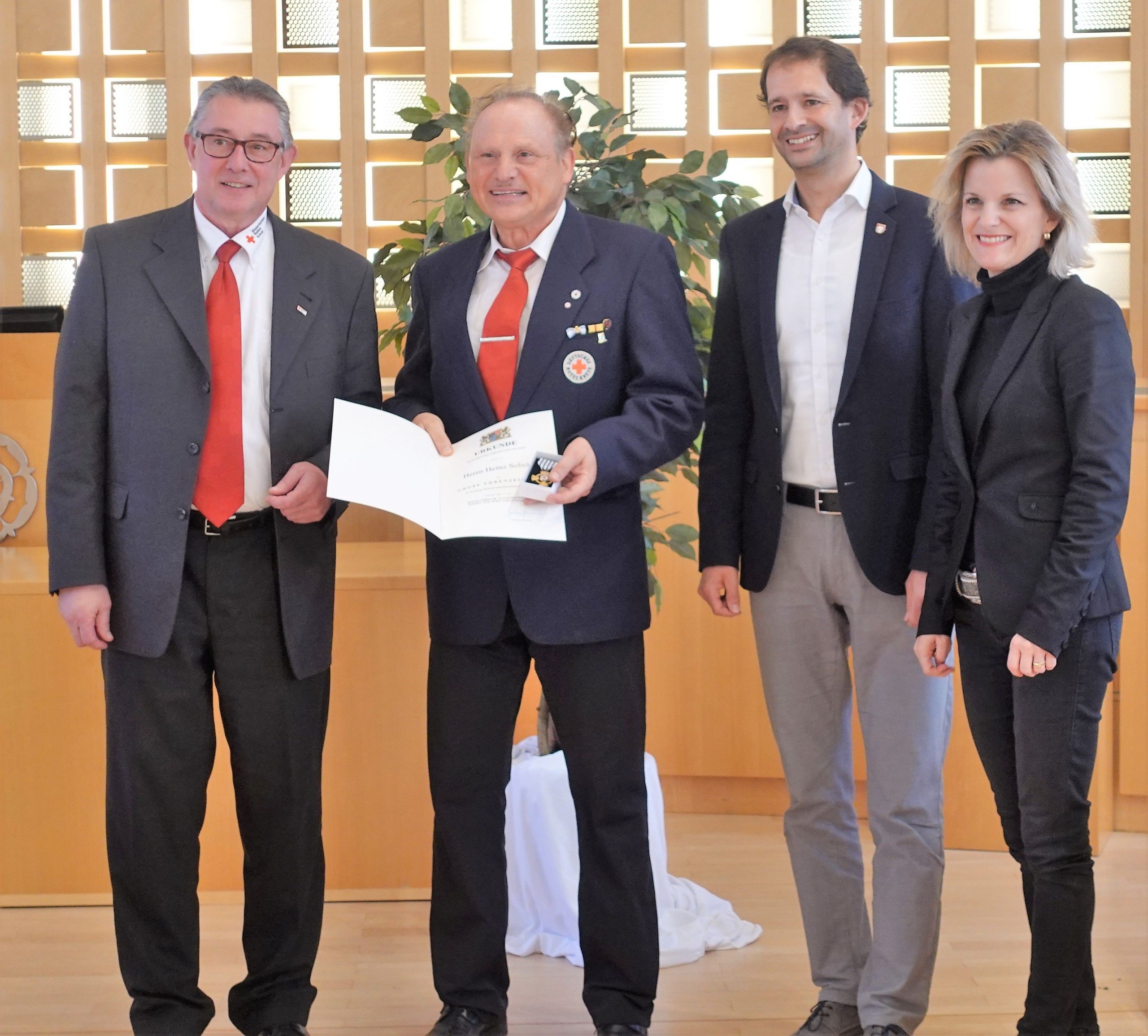 Heinz Sobek bei der Auszeichnung im Rosenheimer Rathaus