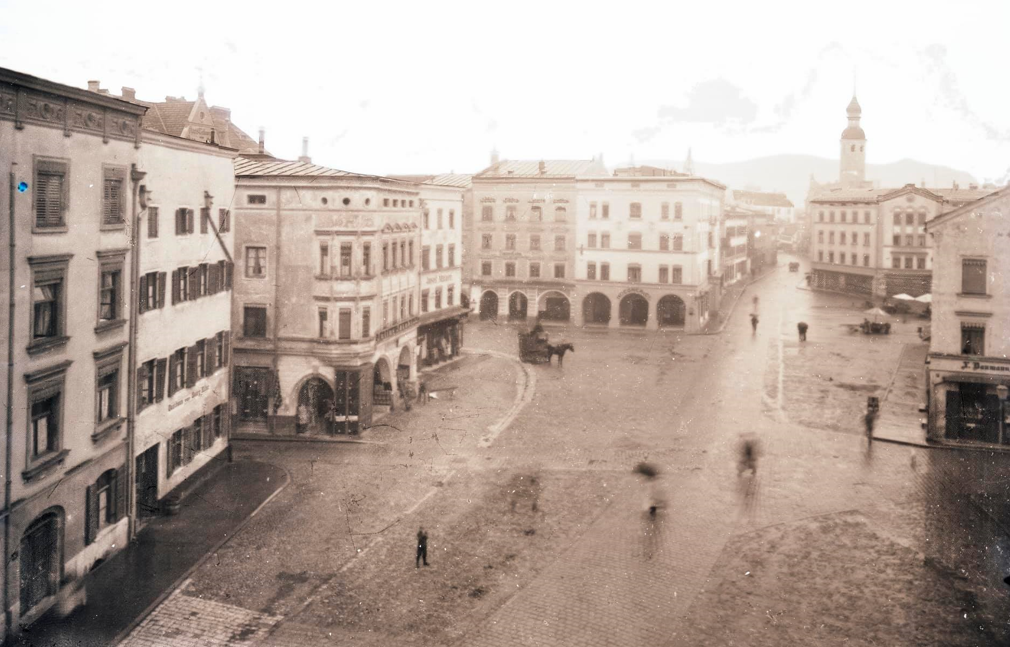Blick auf den Ludwigsplatz in Rosenheim im Jahr 1903
