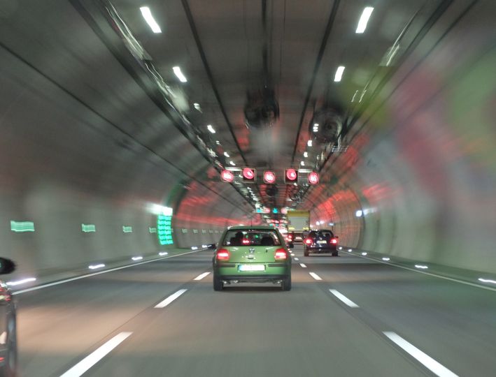 Blick in Autobahntunnel