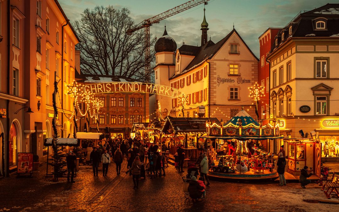 Christkindlmarkt Rosenheim – Auto stößt gegen mehrere Verkaufsstände