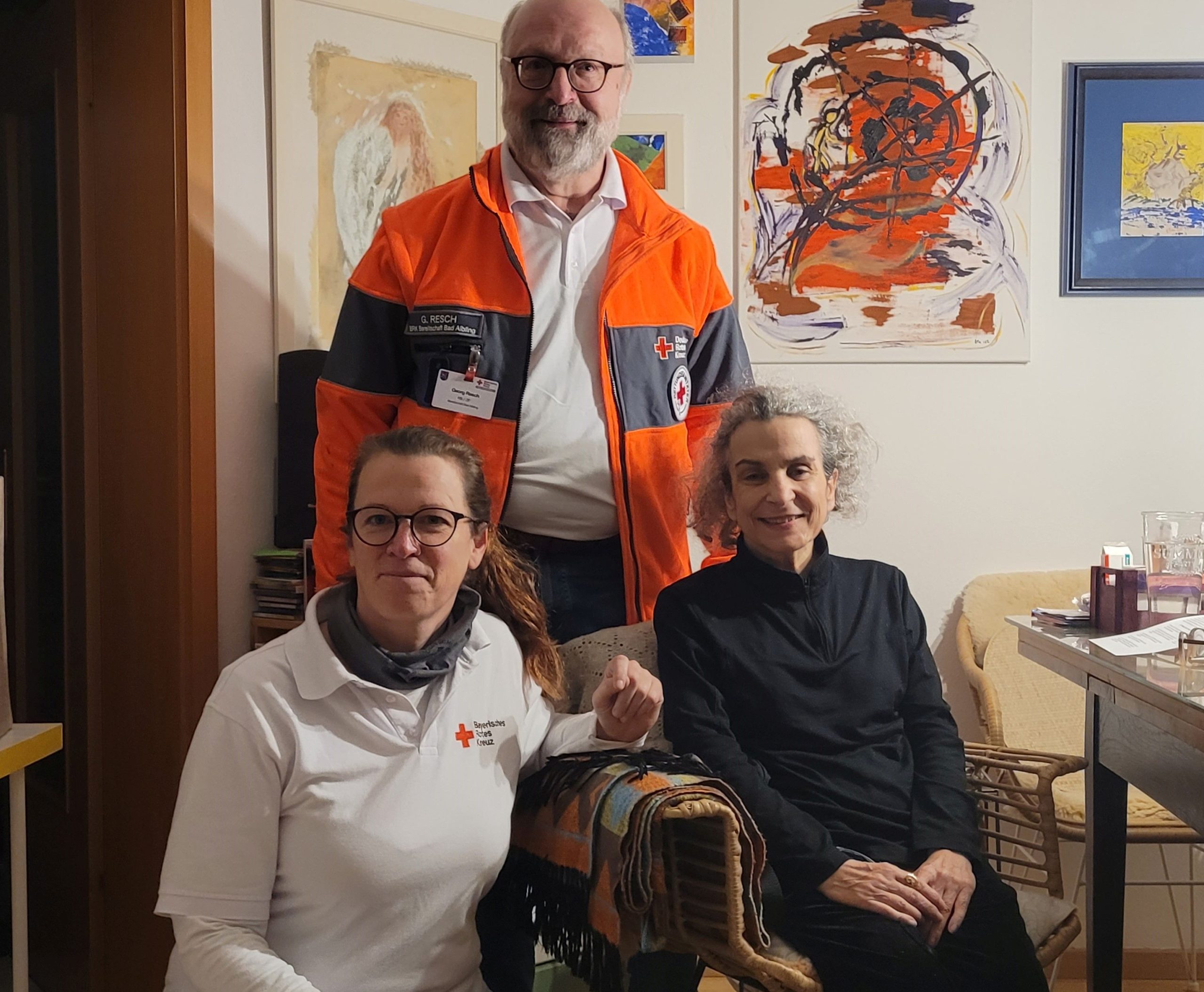 Manuela Mitte mit Claudia und Georg vom BRK-Herzenswunsch-Team