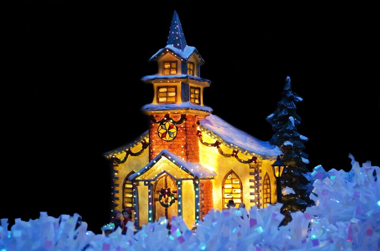 Kleine beleuchtete Kirche