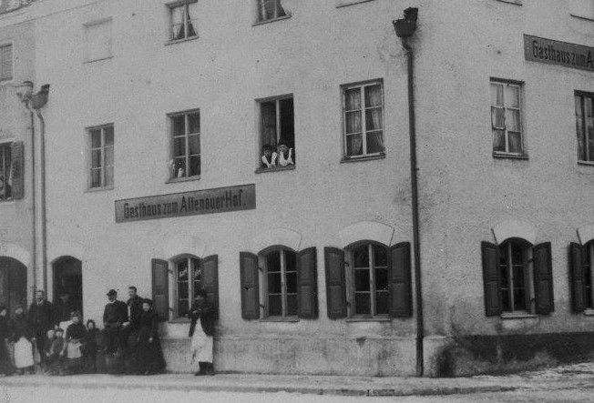 Blick auf das ehemalige Gasthaus "Altenauer Hof" in der Faerberstraße in Rosenheim in der Zeit um 1900