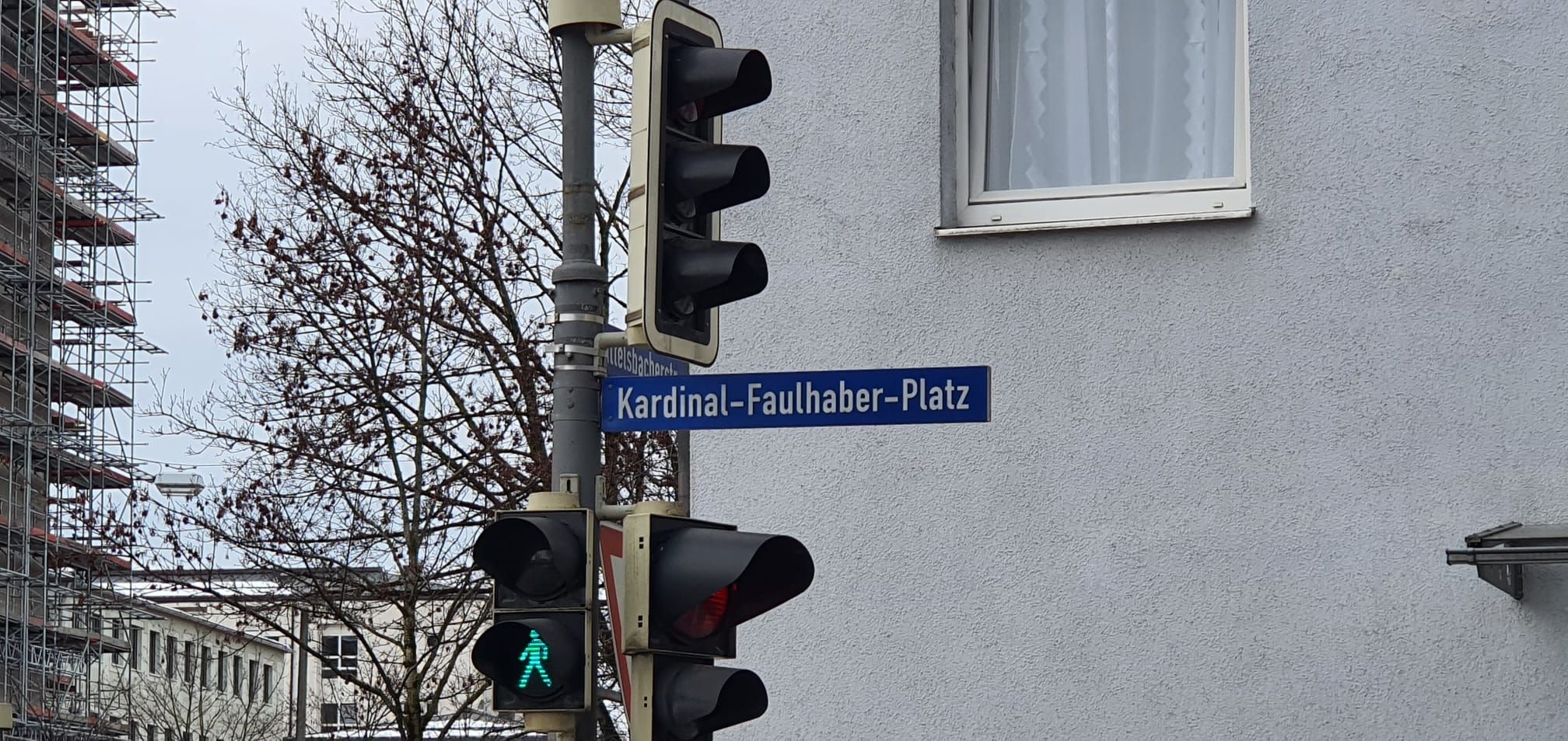 Straßenschild Kardinal-Faulhaber-Platz in Rosenheim