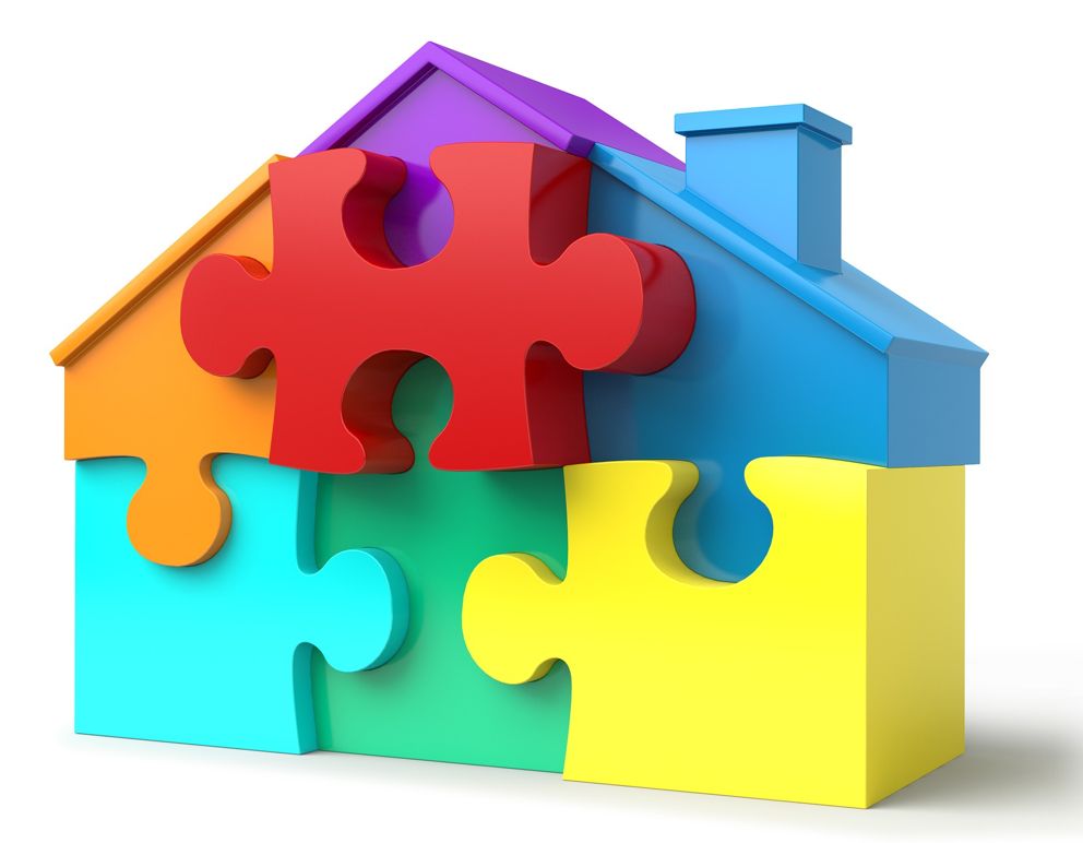 Haus gezeichnet, "gebaut" aus verschieden farbigen Puzzleteilen.
