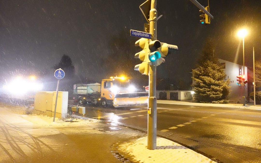 Schnee bereitet Probleme auf den Straßen