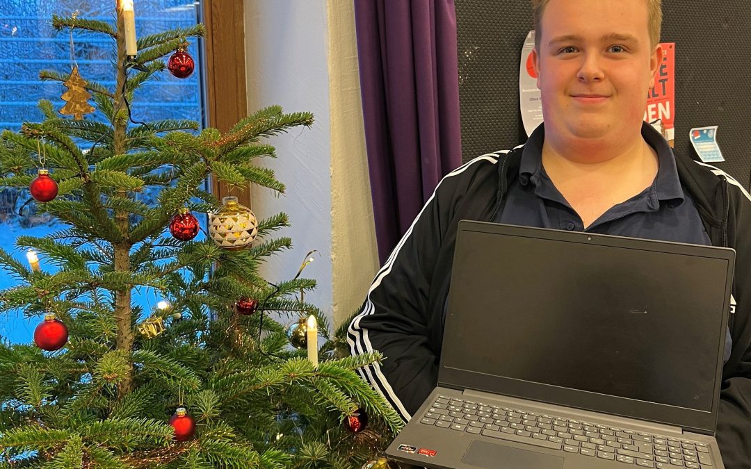 Laptops spenden für Rosenheimer Schüler