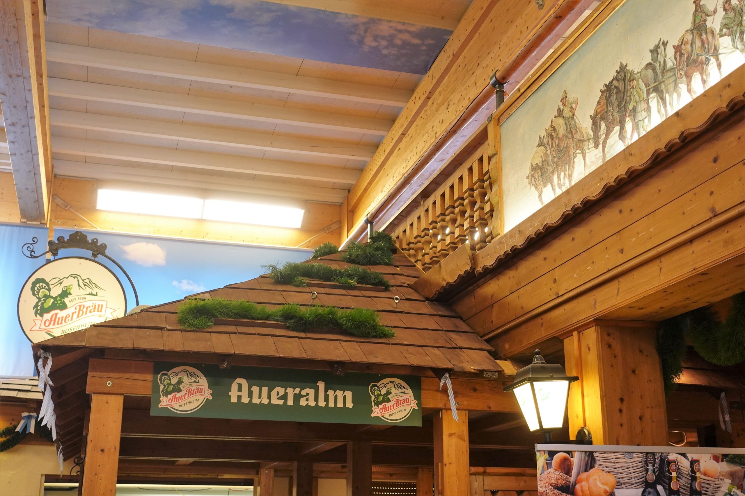Blick auf Bar in der Auerbräu-Festhalle in Rosenheim