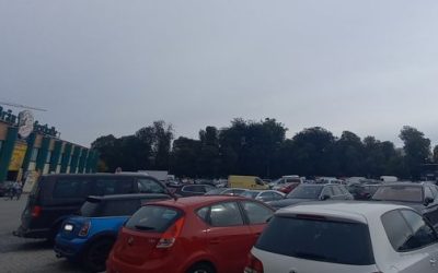 Neue Lösung fürs Parken auf der Rosenheimer Loretowiese: Monatsticket soll Pendler entlasten