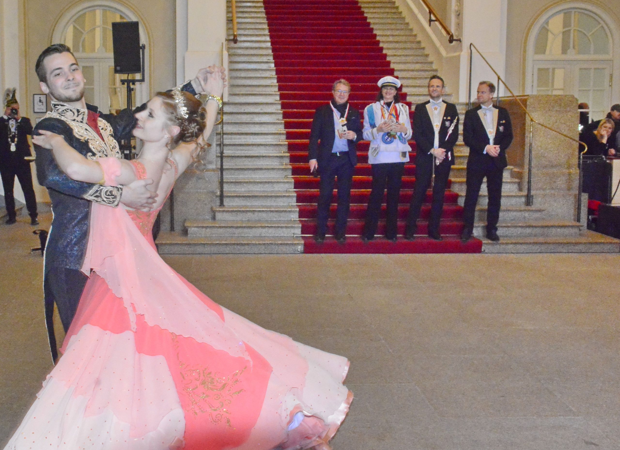 Rosenheimer Prinzenpaar tanzt im Bayerischen Landtag