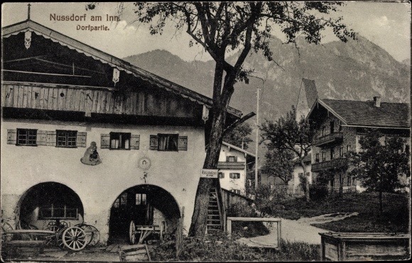 Blick in das Dorf Nußdorf im Landkreis Rosenheim im Jahr 1918