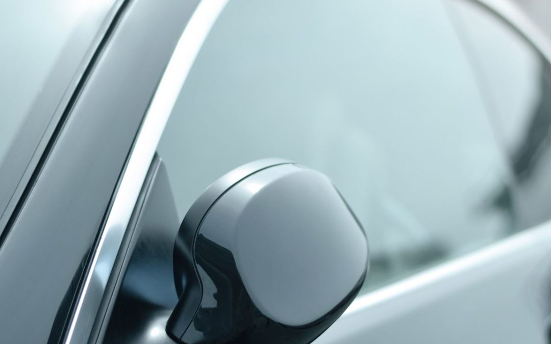 Schülerin Süßigkeiten angeboten