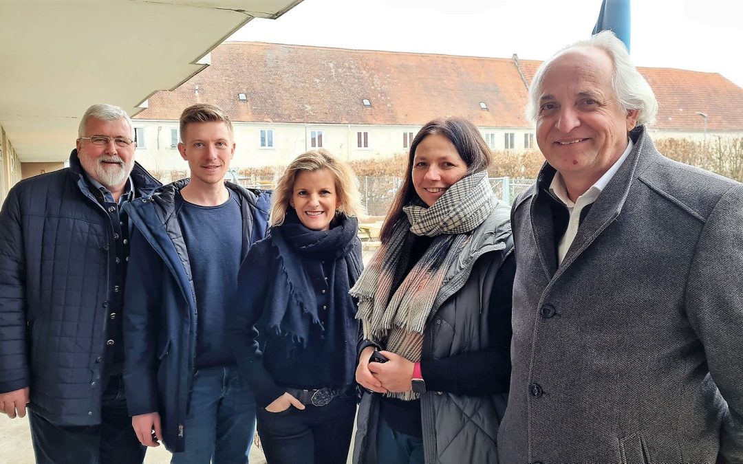 Daniela Ludwig zu Besuch bei Stiftung Attl