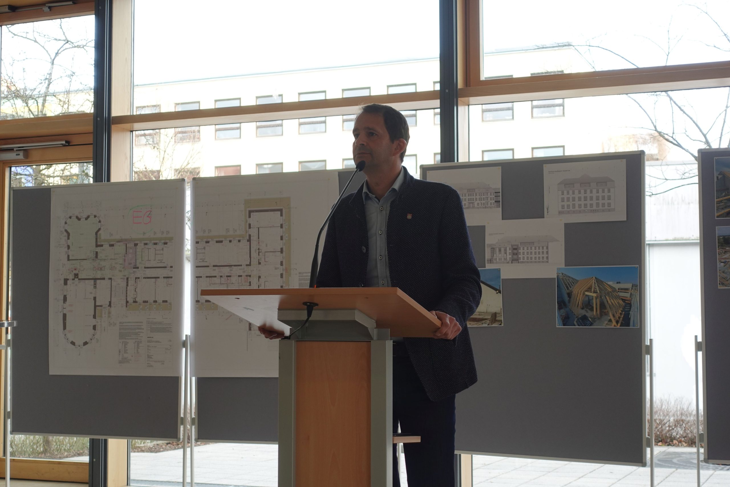 Rosenheims Oberbürgermeister Andreas März bei seiner Ansprache