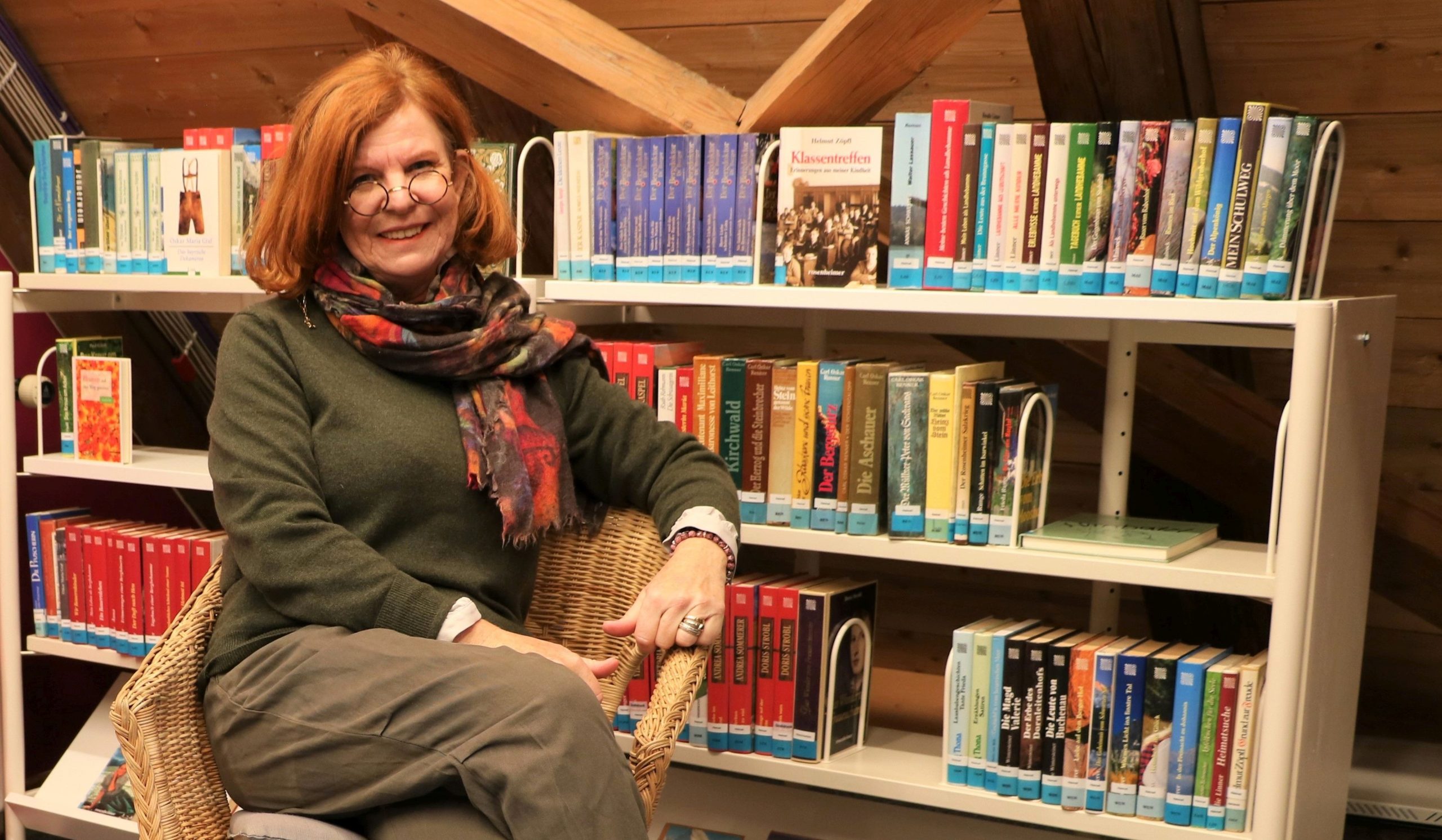 Politikwissenschaftlerin und Philosophin Professor Dr. Elke Schwinger in dem Räumlichkeiten der Bücherei Prien: