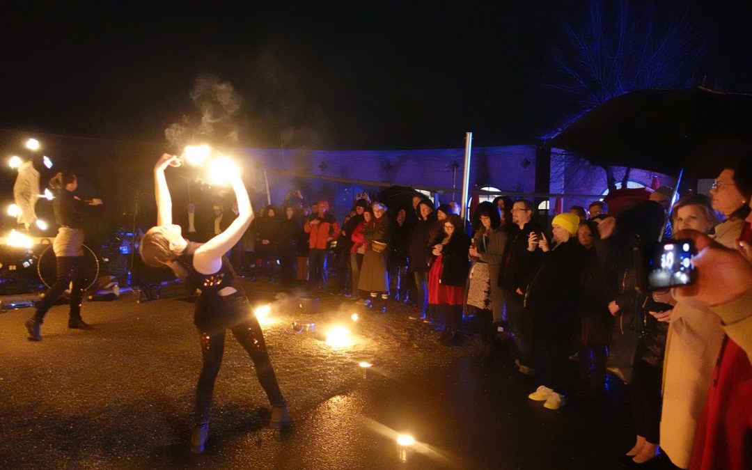 Feuershow zur Vulkane-Premiere