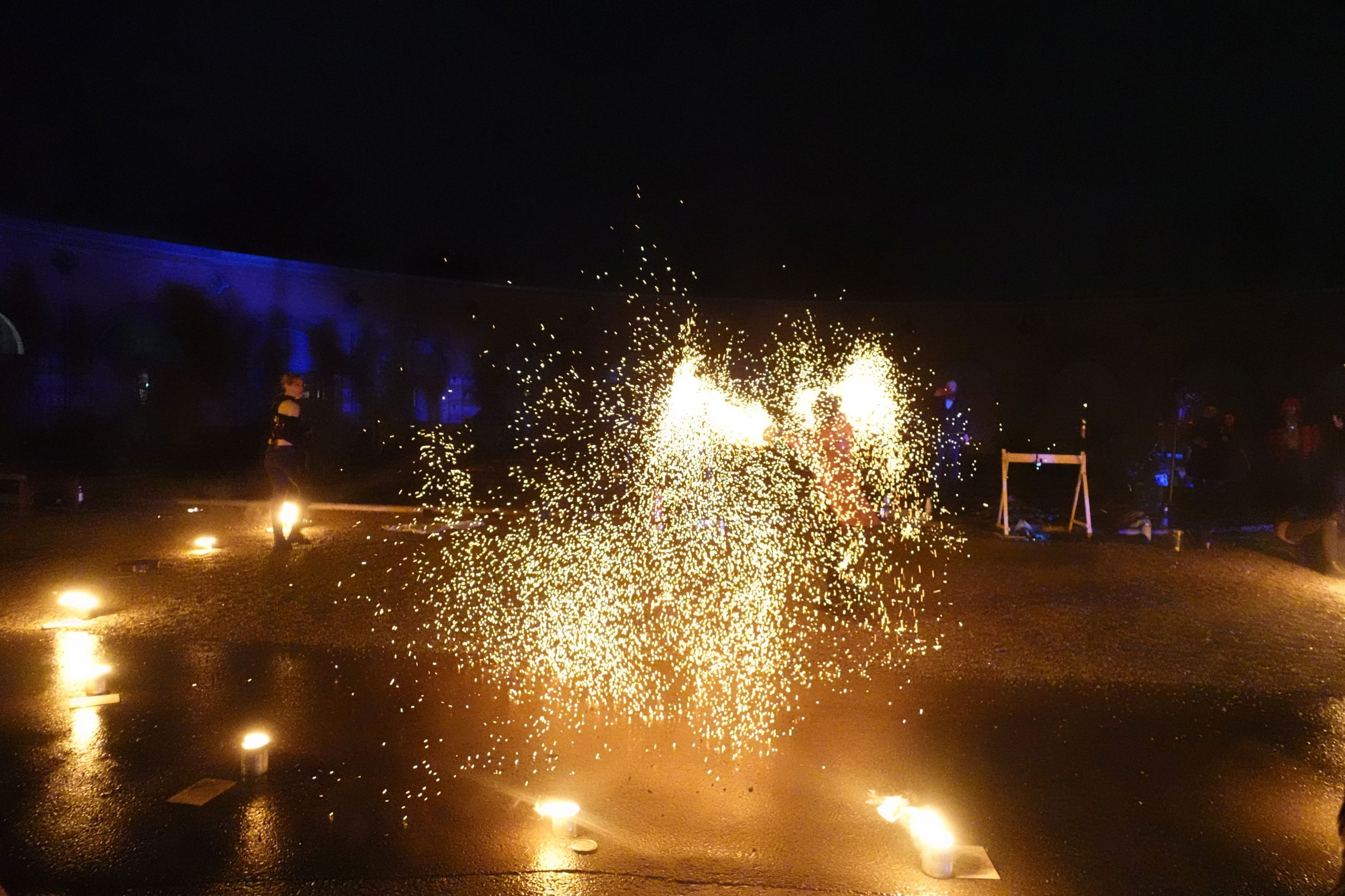 Feuershow vor Lokschuppen Rosenheim