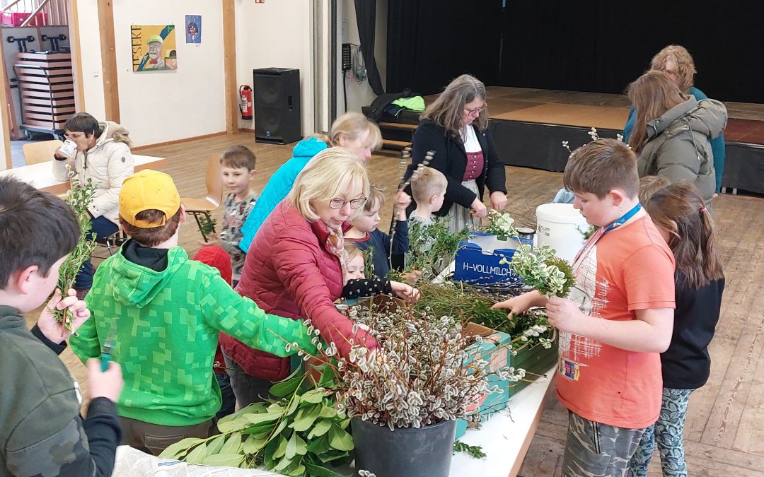 Palmbuschen-Binden der Trachtenkinder