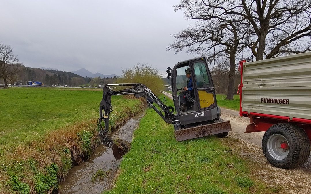 Ölunfall: Erdreich am Moosbach ausgebaggert