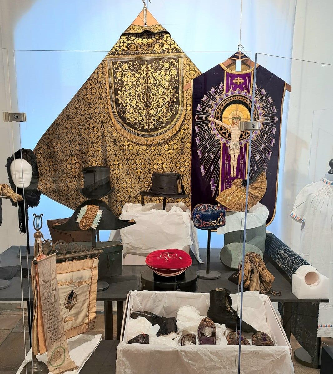 Sakrale Gegenstände in der Sonderausstellung im Museum Wasserburg am Inn. Fotos: Hendrik Heuser