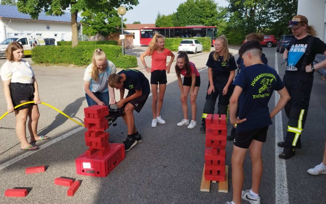 Firmlinge erkunden Feuerwehr