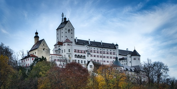 Blick zu Schloss Hohenaschau.