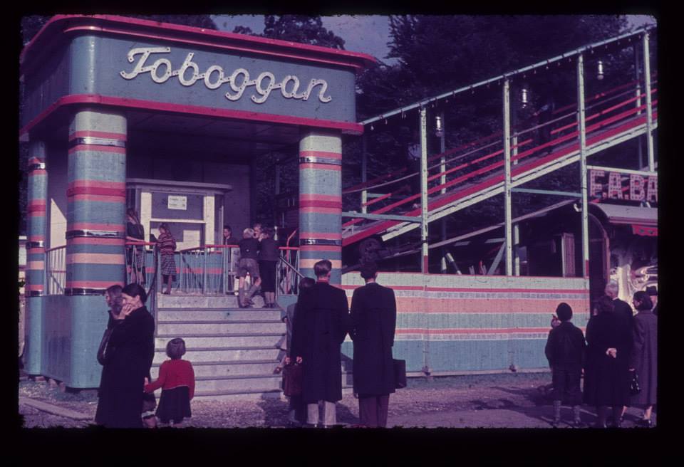 Topogan auf der Rosenheimer Wiesn im Jahr 1952. Foto: Archiv Herbert Borrmann